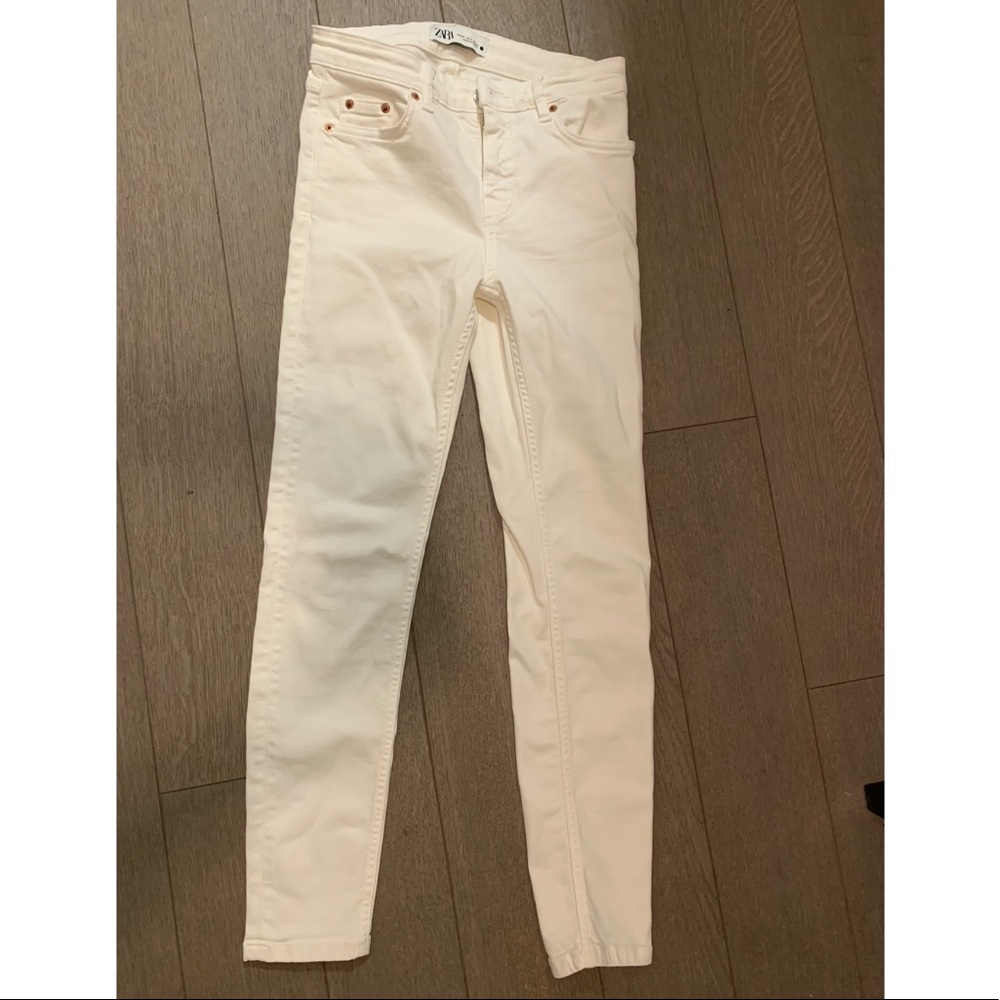 White Zara jeans never worn